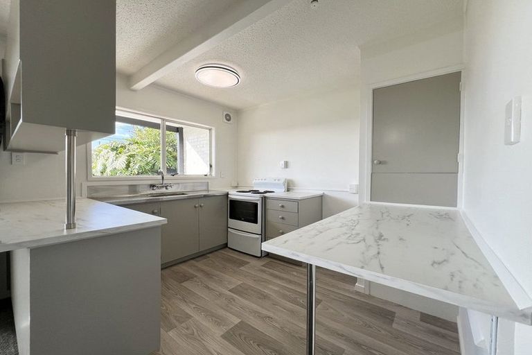 Photo of property in 2/74 Sunnybrae Road, Hillcrest, Auckland, 0627