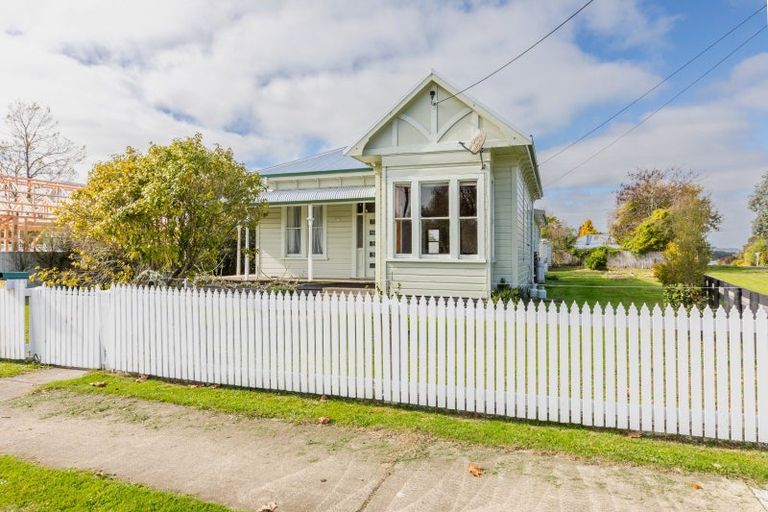 Photo of property in 19 Rochfort Street, Otane, 4202