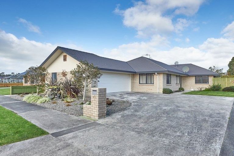 Photo of property in 47 Parnell Heights Drive, Kelvin Grove, Palmerston North, 4414