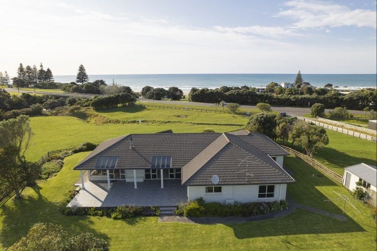Photo of property in 858 Wainui Road, Wainui, Gisborne, 4010