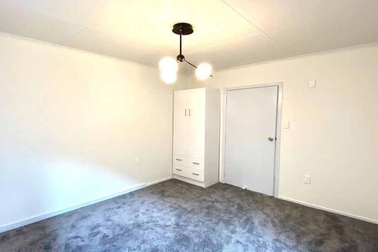 Photo of property in 240e Great North Road, Henderson, Auckland, 0612