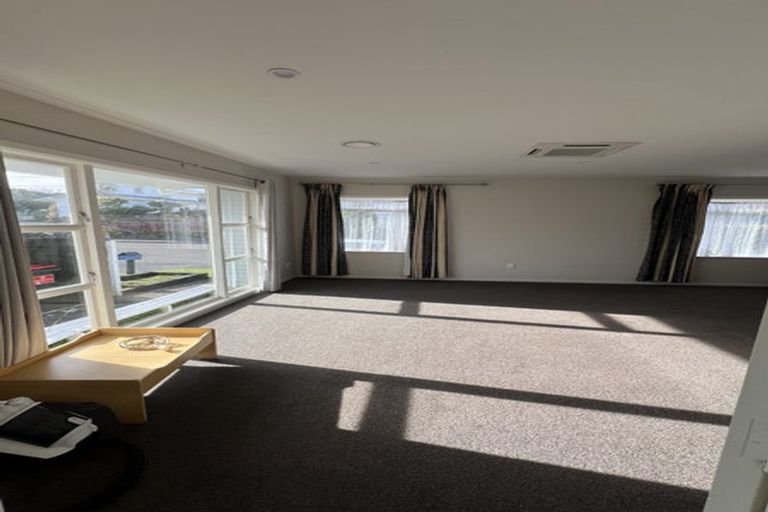 Photo of property in 19 Oswald Crescent, Paparangi, Wellington, 6037