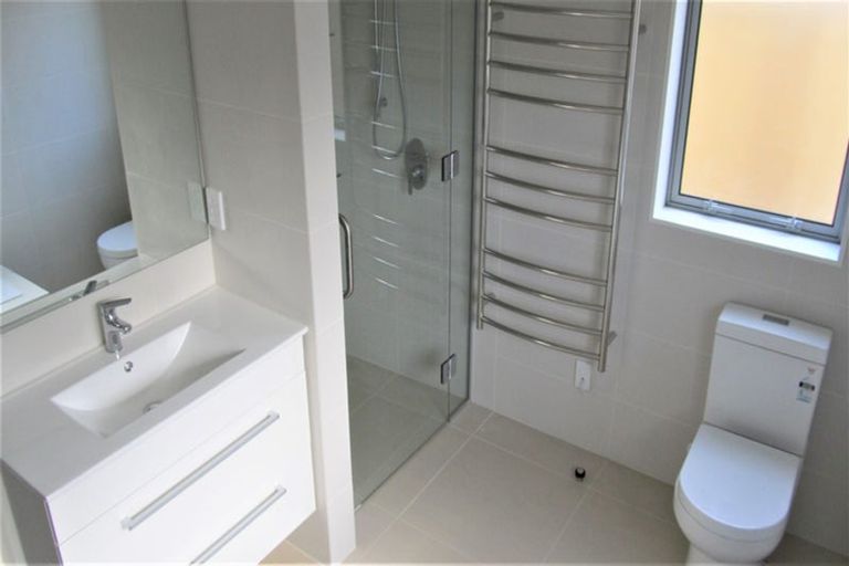 Photo of property in 9a Linden Avenue, Tawa, Wellington, 5028