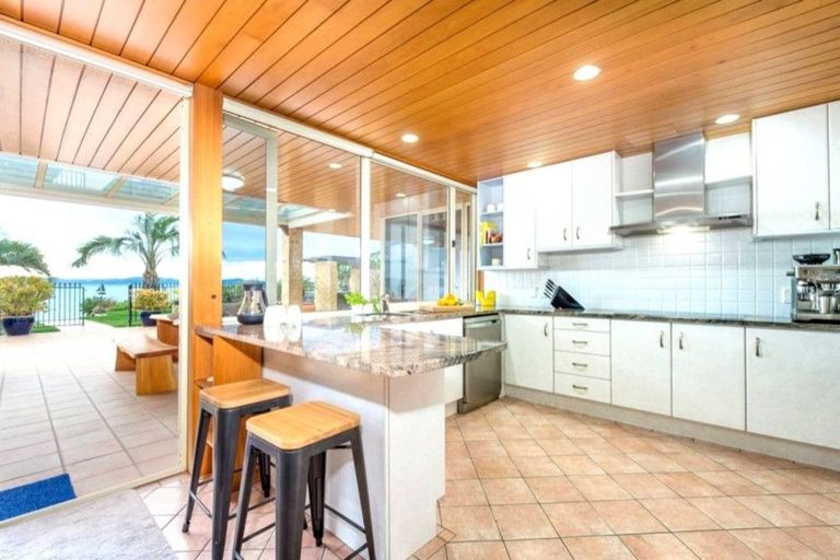 Photo of property in 96 Tindalls Bay Road, Tindalls Beach, Whangaparaoa, 0930