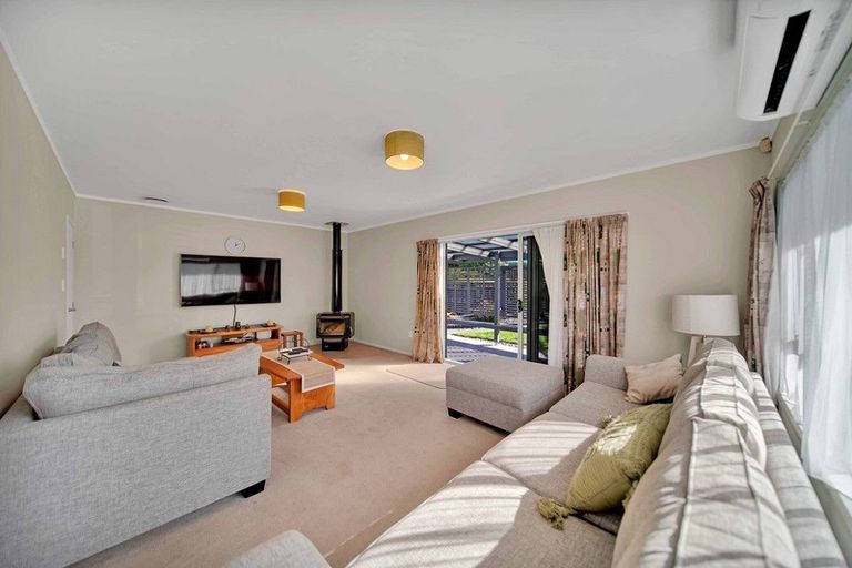 Photo of property in 10 Snowden Place, Opaheke, Papakura, 2113