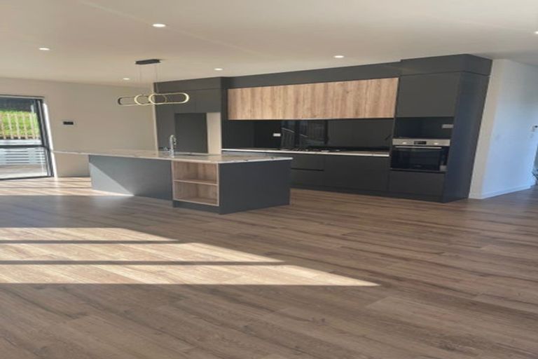 Photo of property in 4 Celestial Crescent, Orewa, 0931