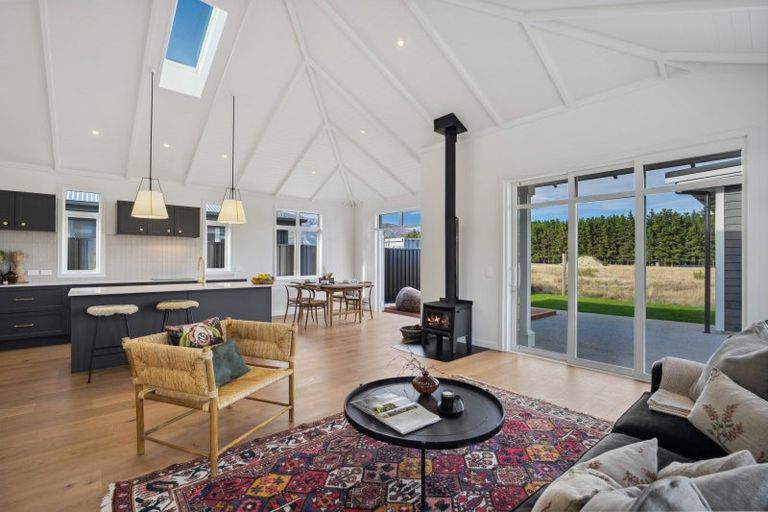 Photo of property in 105 Burdon Loop, Lake Hawea, 9382