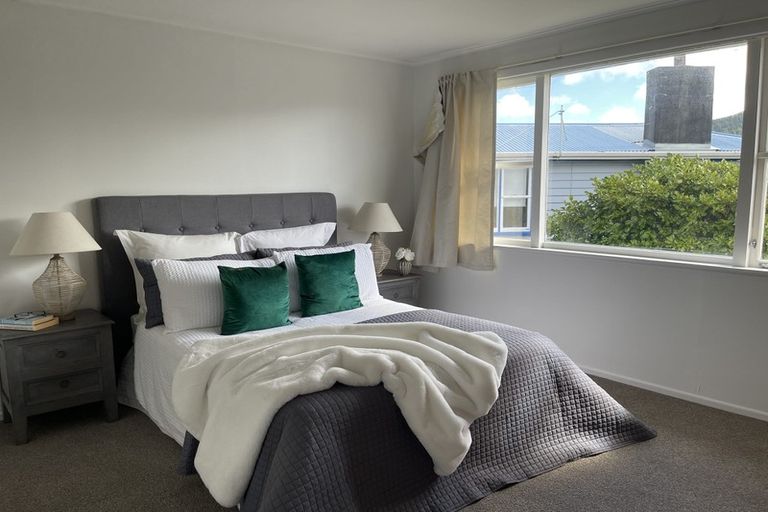 Photo of property in 7 Camrose Grove, Kingston, Wellington, 6021