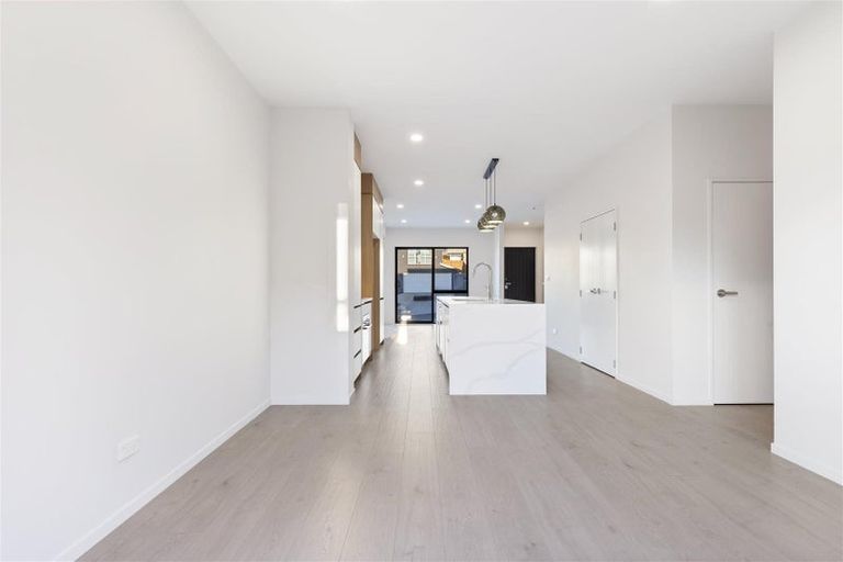 Photo of property in 6 Lawson Creek Street, Massey, Auckland, 0614