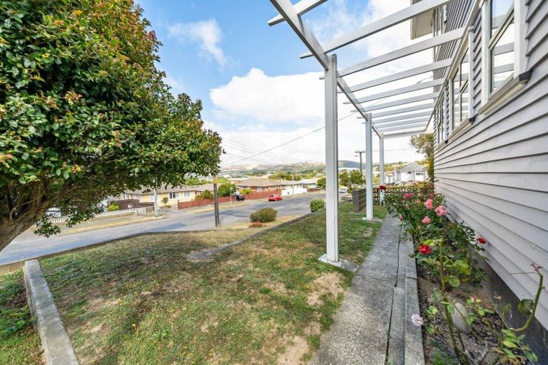Photo of property in 2 Waiho Terrace, Elsdon, Porirua, 5022