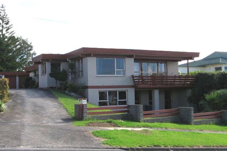 Photo of property in 117 Beach Road, Te Atatu Peninsula, Auckland, 0610