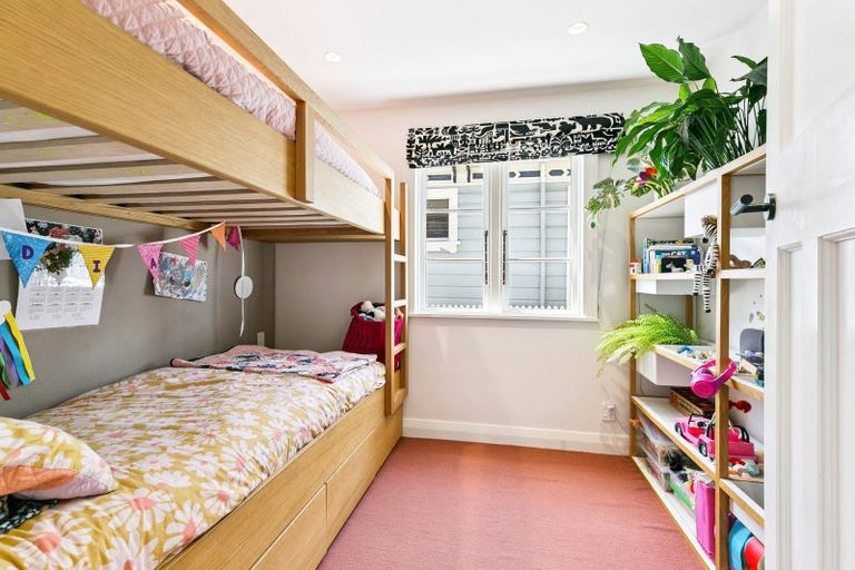 Photo of property in 10 Carrington Street, Mount Cook, Wellington, 6021