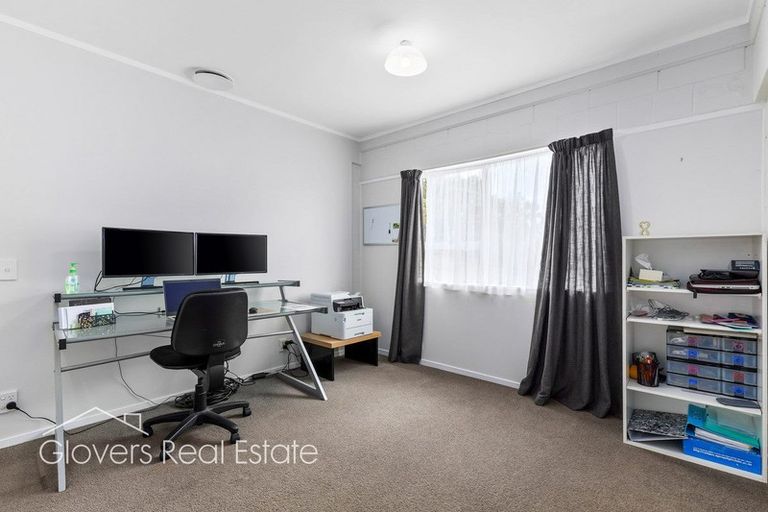 Photo of property in 10 Seabar Place, Glen Eden, Auckland, 0602