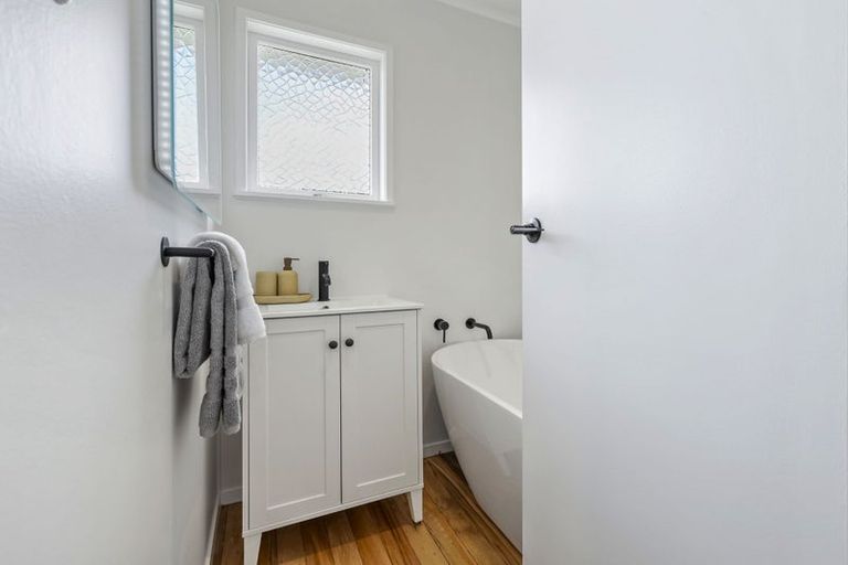 Photo of property in 109 Sandspit Road, Shelly Park, Auckland, 2014