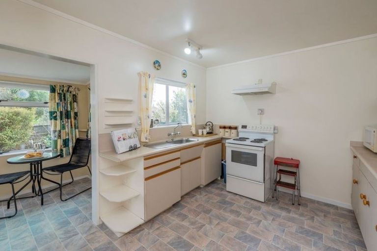 Photo of property in 12 Poneke Drive, Waikanae, 5036