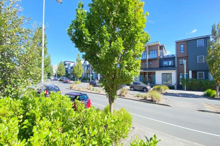Photo of property in 1/165 Hobsonville Point Road, Hobsonville, Auckland, 0616