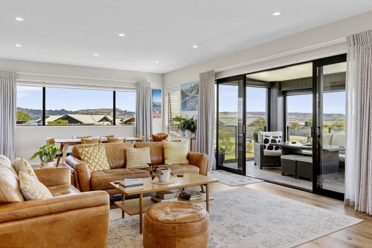 Photo of property in 14 Pukenamu Road, Rainbow Point, Taupo, 3330