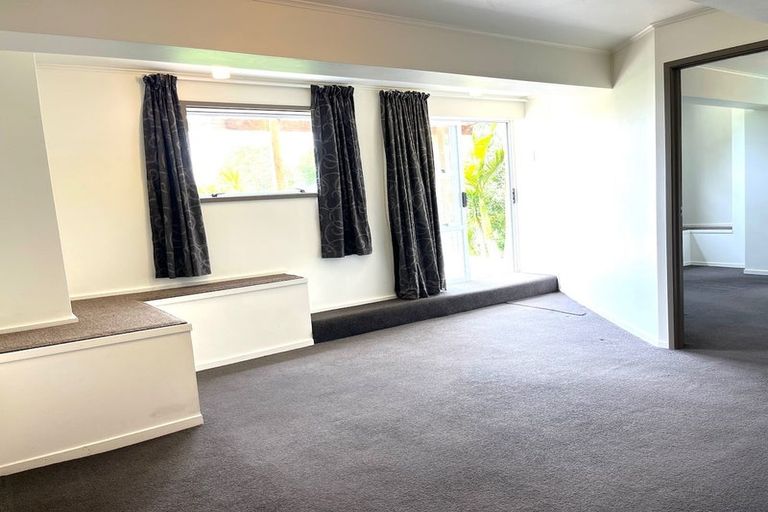 Photo of property in 32 Roick Parade, Glen Eden, Auckland, 0602