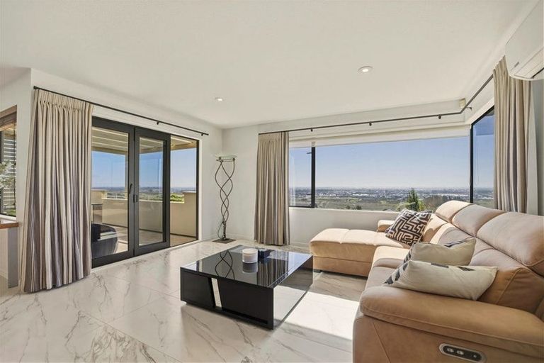 Photo of property in 31 Highcrest Heights, Westmorland, Christchurch, 8025