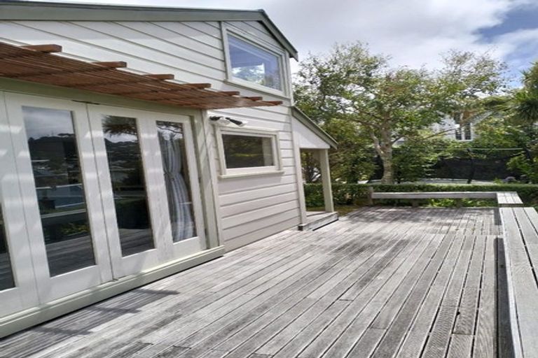 Photo of property in 25 Putnam Street, Northland, Wellington, 6012