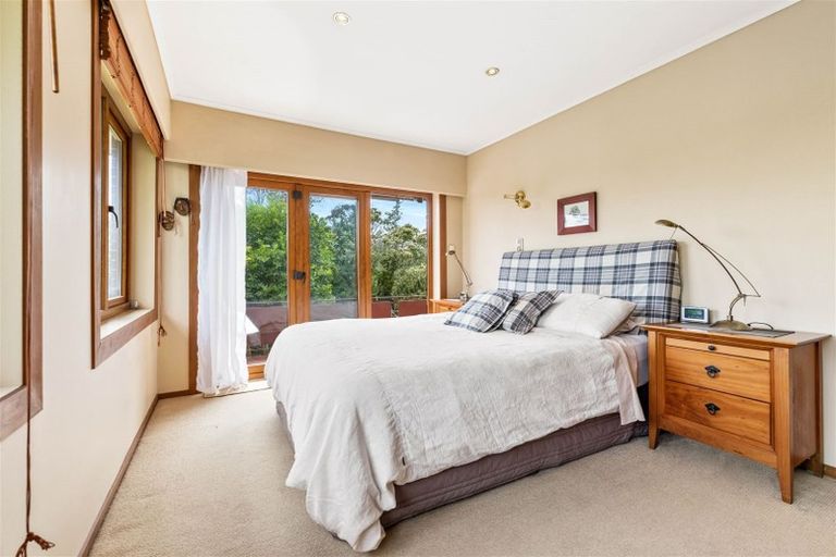 Photo of property in 60 Royal View Road, Te Atatu South, Auckland, 0610