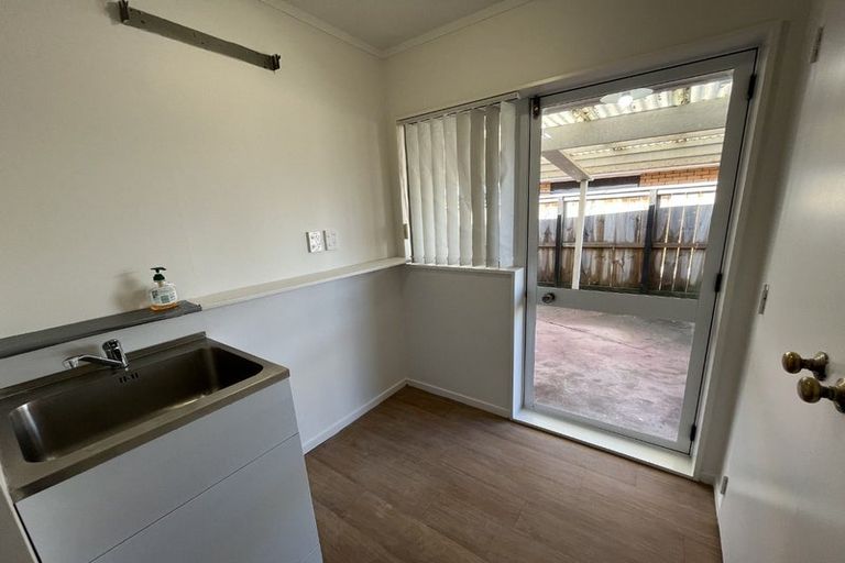 Photo of property in 2 Framalda Place, Conifer Grove, Takanini, 2112