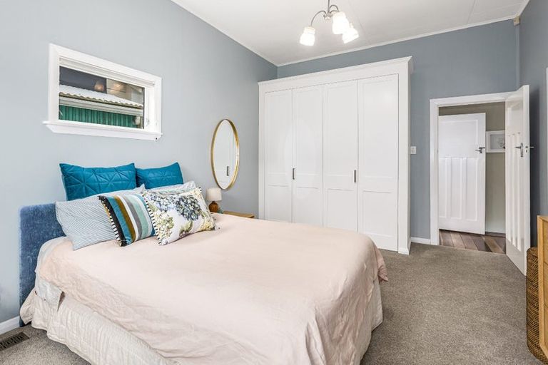 Photo of property in 107 Onepu Road, Lyall Bay, Wellington, 6022