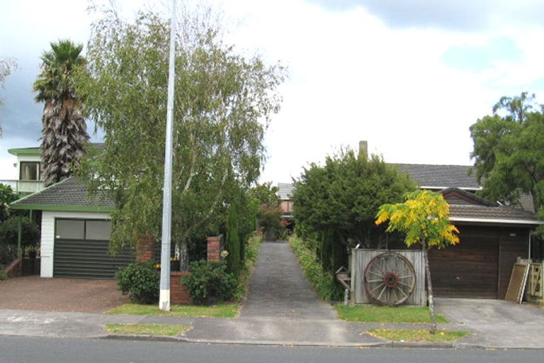 Photo of property in 201 Luckens Road, West Harbour, Auckland, 0618