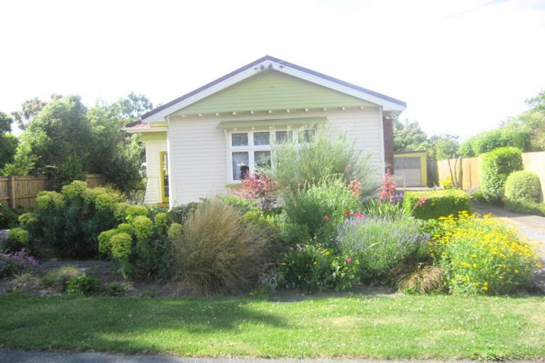 Photo of property in 15 Corson Avenue, Beckenham, Christchurch, 8023