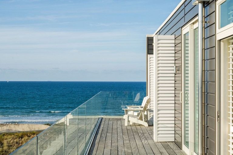 Photo of property in 154 Marine Parade, Mount Maunganui, 3116