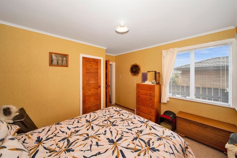 Photo of property in 10 Robbins Crescent, Hawera, 4610