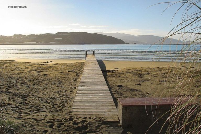 Photo of property in 48f1 Lyall Parade, Lyall Bay, Wellington, 6022