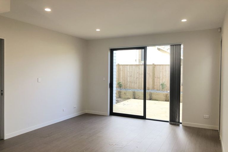 Photo of property in 5/21 Akoranga Drive, Northcote, Auckland, 0627