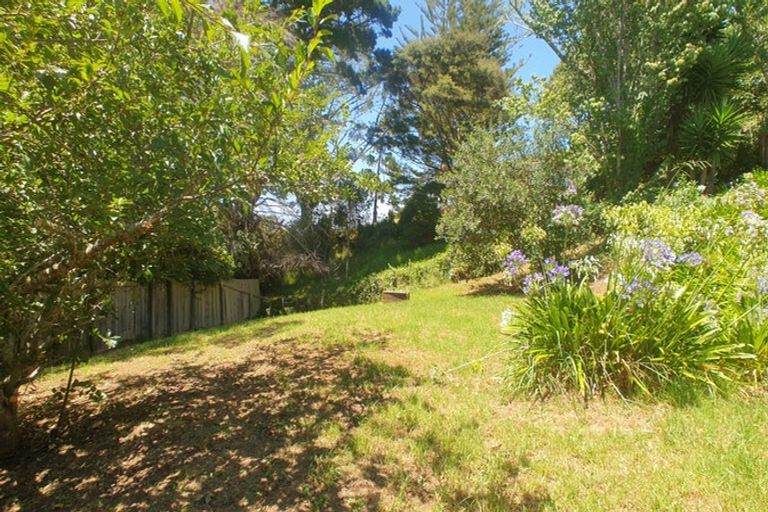 Photo of property in 60 Rewarewa Road, Te Atatu Peninsula, Auckland, 0610