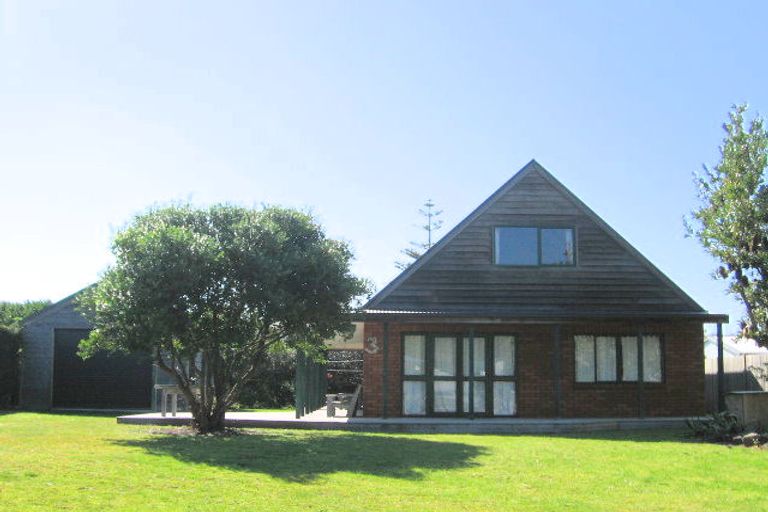 Photo of property in 3 Charles Green Drive, Cooks Beach, Whitianga, 3591