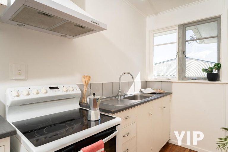 Photo of property in 58 Kenmore Street, Newlands, Wellington, 6037