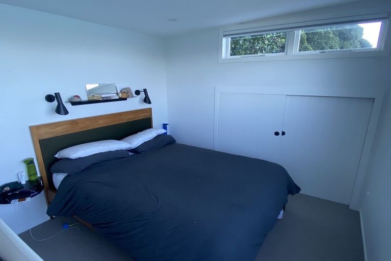 Photo of property in 425 Karaka Bay Road, Karaka Bays, Wellington, 6022