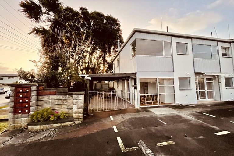 Photo of property in 1/25 Inverness Road, Browns Bay, Auckland, 0630