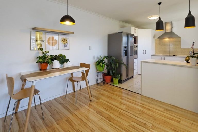 Photo of property in 9 Exotic Place, Massey, Auckland, 0614