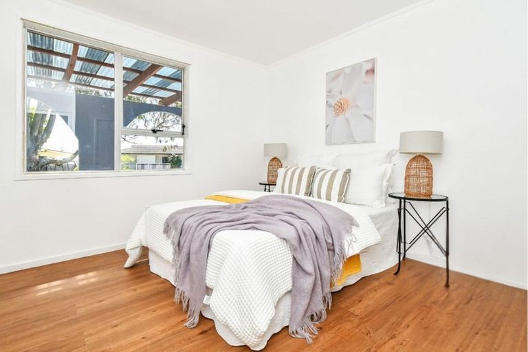 Photo of property in 33 Killington Crescent, Mangere, Auckland, 2022