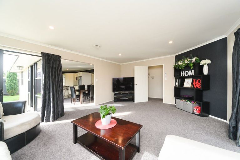 Photo of property in 6 Nevada Way, Kelvin Grove, Palmerston North, 4414