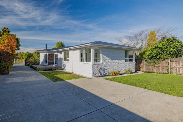 Photo of property in 40 Inwoods Road, Parklands, Christchurch, 8083