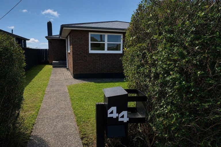 Photo of property in 44 Discovery Place, Marfell, New Plymouth, 4310