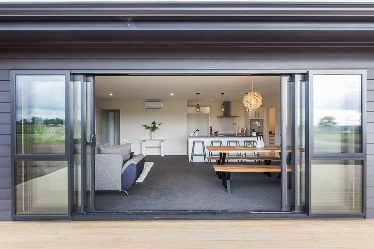 Photo of property in 1298 Taonui Road, Colyton, Feilding, 4775