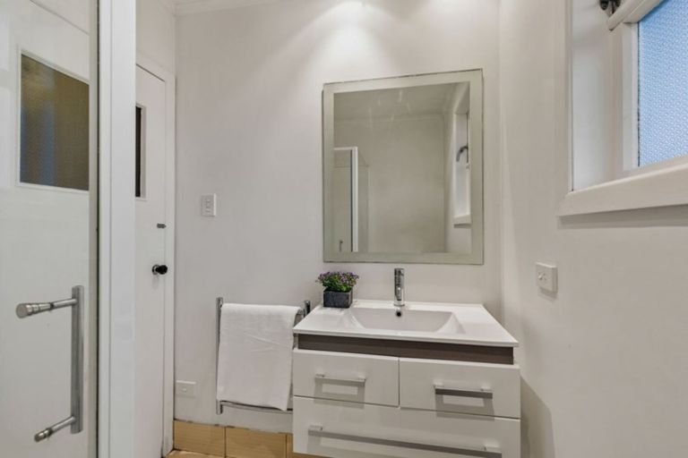 Photo of property in 46 Strid Road, Te Atatu South, Auckland, 0610