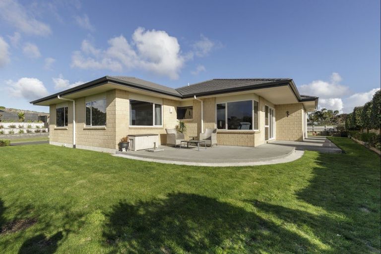 Photo of property in 5 Vardon Way, Waiwhakaiho, New Plymouth, 4312