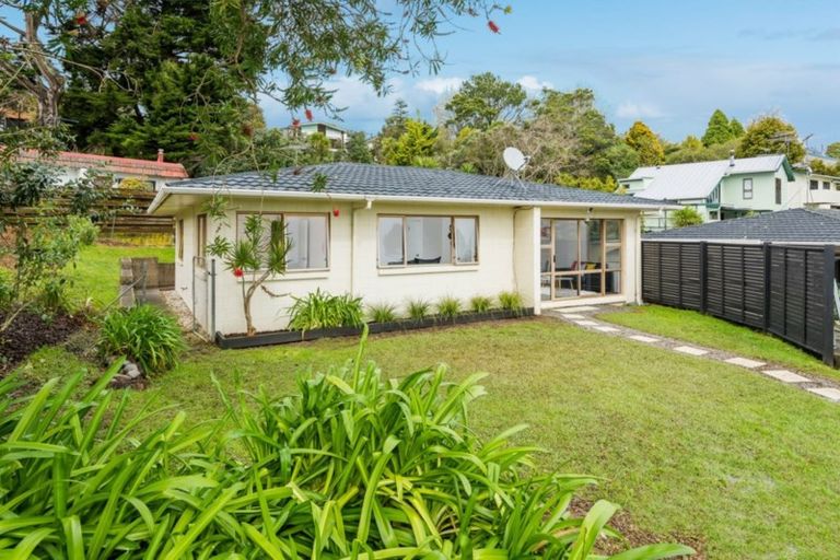 Photo of property in 1/14 Hollyhock Place, Browns Bay, Auckland, 0630