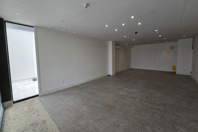 Photo of property in 2a/2 Marine Parade, Mount Maunganui, 3116