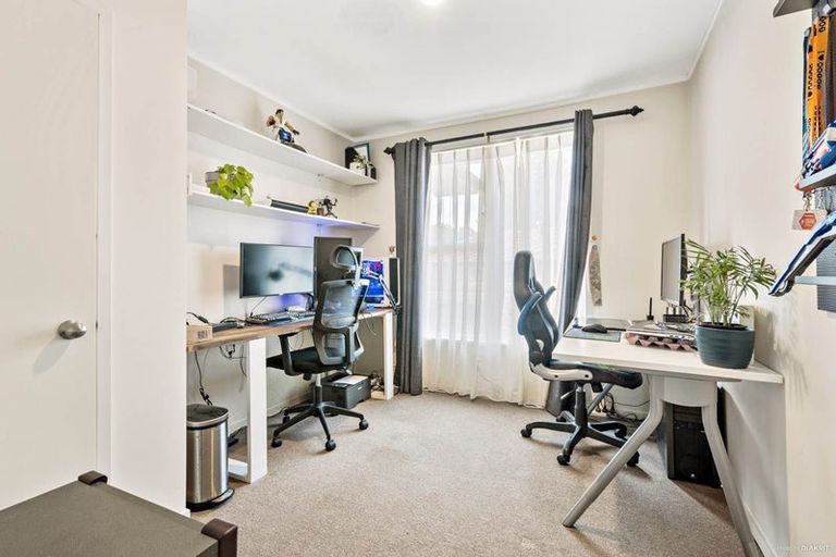 Photo of property in 47 Lysander Crescent, Beach Haven, Auckland, 0626