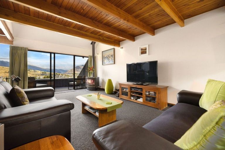 Photo of property in 19 Goldfield Heights, Queenstown, 9300